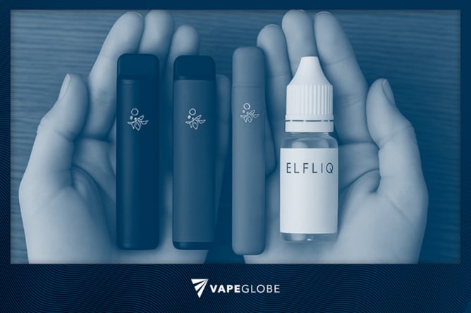 Eine Person hält vier verschiedene Elf Bar Vapes in den Händen