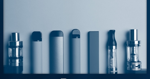 Vapes um das Thema Einweg- und wiederverwendbare Vapes zu illustrieren