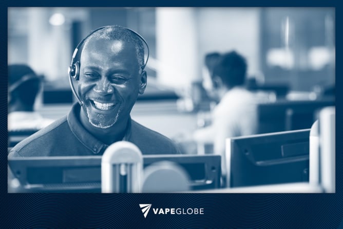 Person mit Headset um das Thema Customer Service zu illustrieren